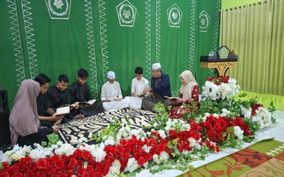 Tenaga Pendidik dan Kependidikan MAN 1 HST Bersama Peserta Didik Gelar Indonesia Khataman Al-Qur'an