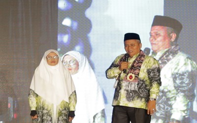 Momen Haru Perpisahan Kelas XII, MAN 1 HST Antar Hj. Nurmati’ah Menuju Purna Tugas