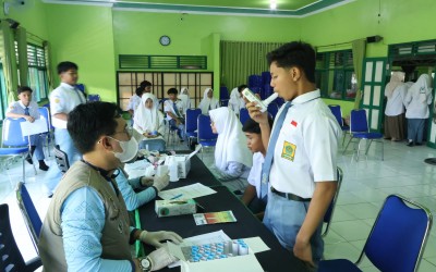 Dinkes Kalsel Kolaborasi dengan Dinkes Kab. HST Gelar Skrining Merokok dan Cek Mata di MAN 1 HST