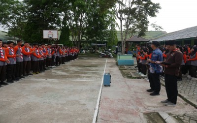Wakamad Kesiswaan dan Pembina Pramuka MAN 1 HST Lepas Peserta KBPM ke-XI ke Buper Baruh Bunga