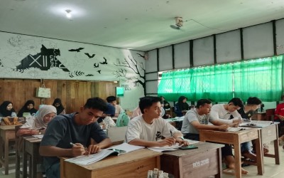 Persiapkan Ujian Tes Kemampuan Akademik, Pendidik MAN 1 HST Gelar Try Out di Kegiatan Belajar Tambahan